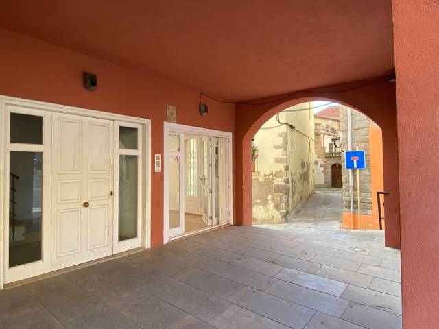 Local comercial en Alquiler en Plaça Jaume I, 9 en Castelló d'Empúries