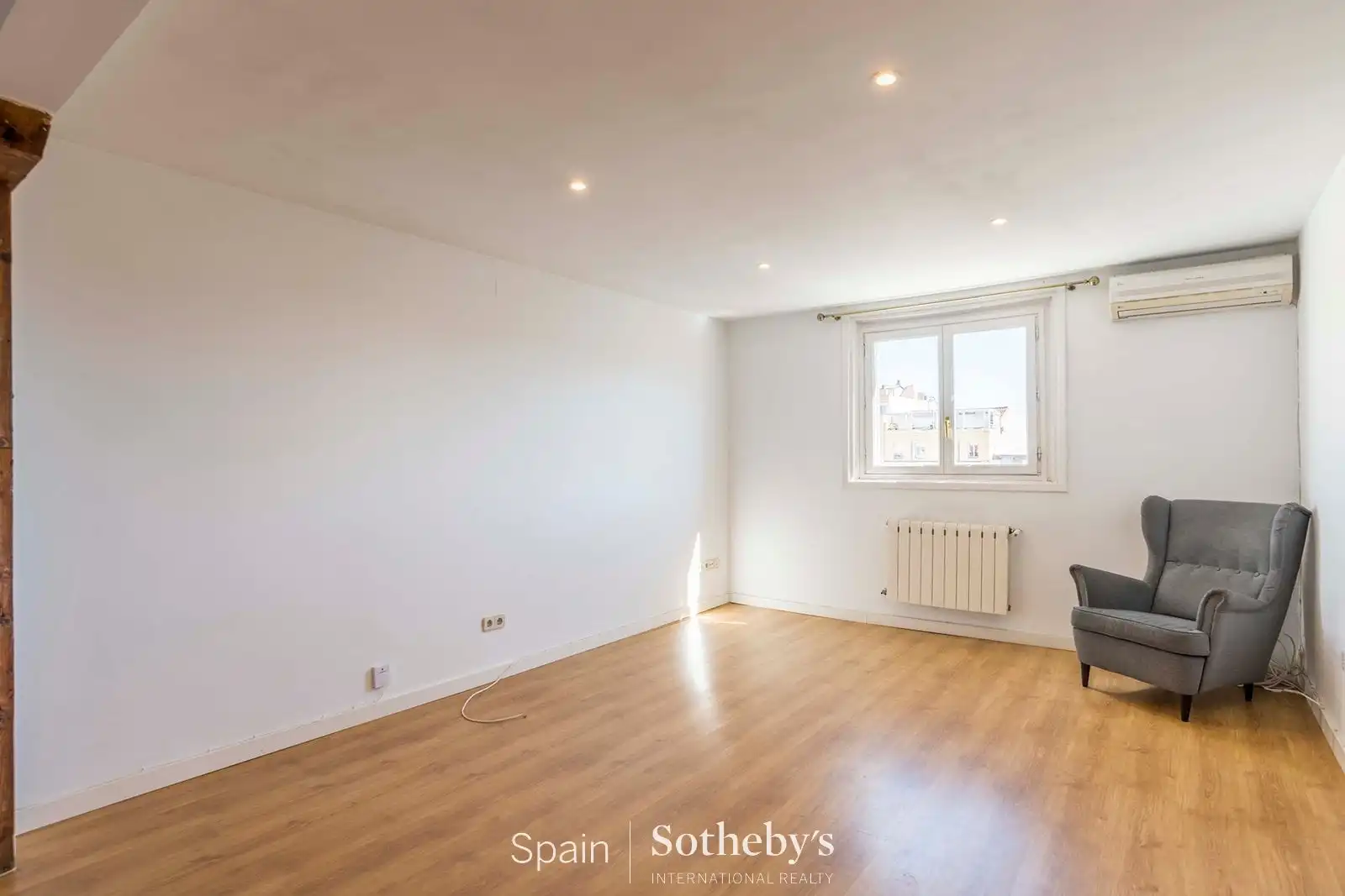 Living room of Attic for sale in Madrid  with Air Conditioner, Heating and Terrace