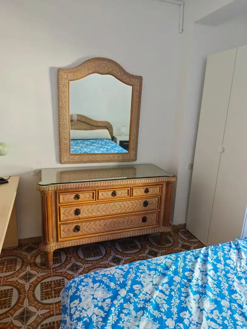 Schlafzimmer von Wohnung zur Miete in Granada mit Privatgarten, Möbliert und Balkon