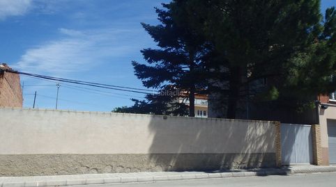 Solar urbano de 382m2, entre dos calles.