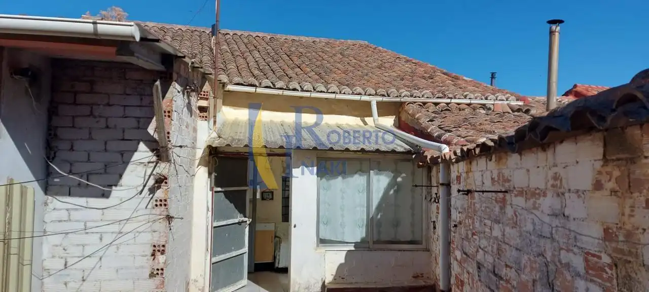 Vista exterior de Casa o xalet en venda en Fuentes de Carbajal amb Jardí privat