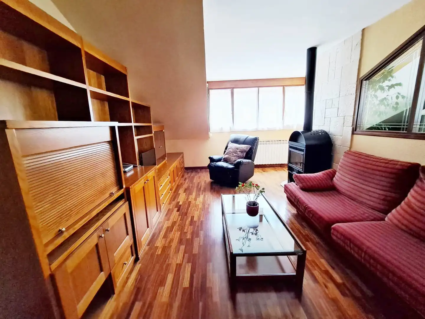Sala de estar de Apartamento en venta en Vitoria - Gasteiz con Calefacción, Trastero y Amueblado
