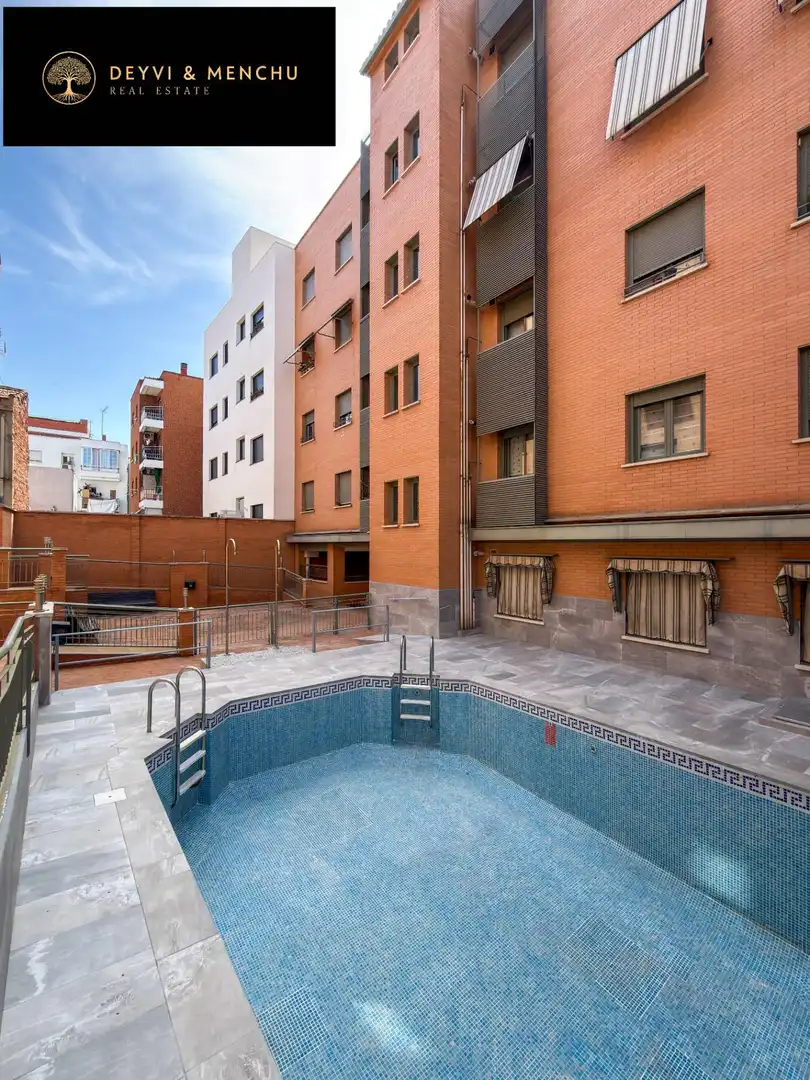 Swimming pool of Flat for sale in Madrid  with Air Conditioner, Heating and Storage room