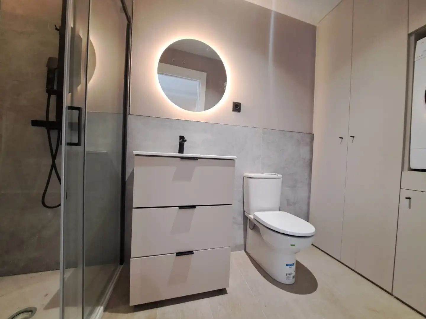 Bany de Apartament de lloguer en León Capital  amb Parquet, Moblat i Forn