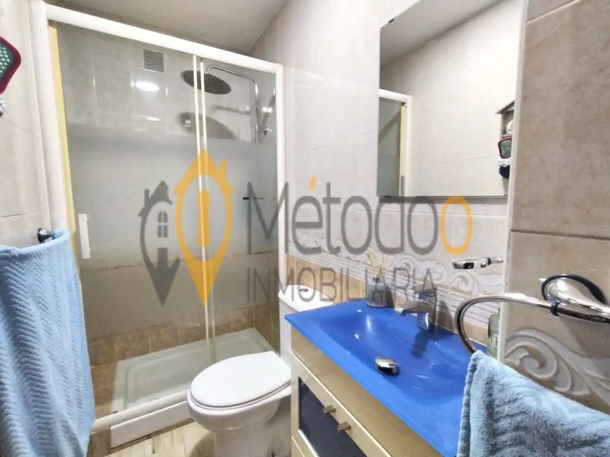 Bathroom of Flat for sale in Sevilla  with Air Conditioner, Heating and Furnished