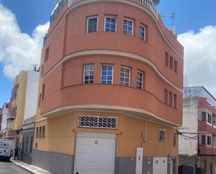 Vista exterior de Casa o xalet en venda en Las Palmas de Gran Canaria amb Terrassa i Balcó