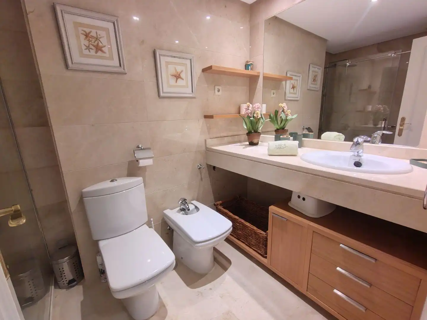 Badezimmer von Wohnung zur Miete in Marbella mit Klimaanlage, Heizung und Terrasse