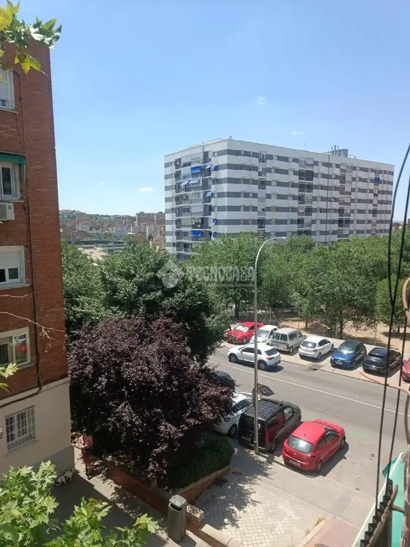 Vista exterior de Pis en venda en Madrid amb Parquet