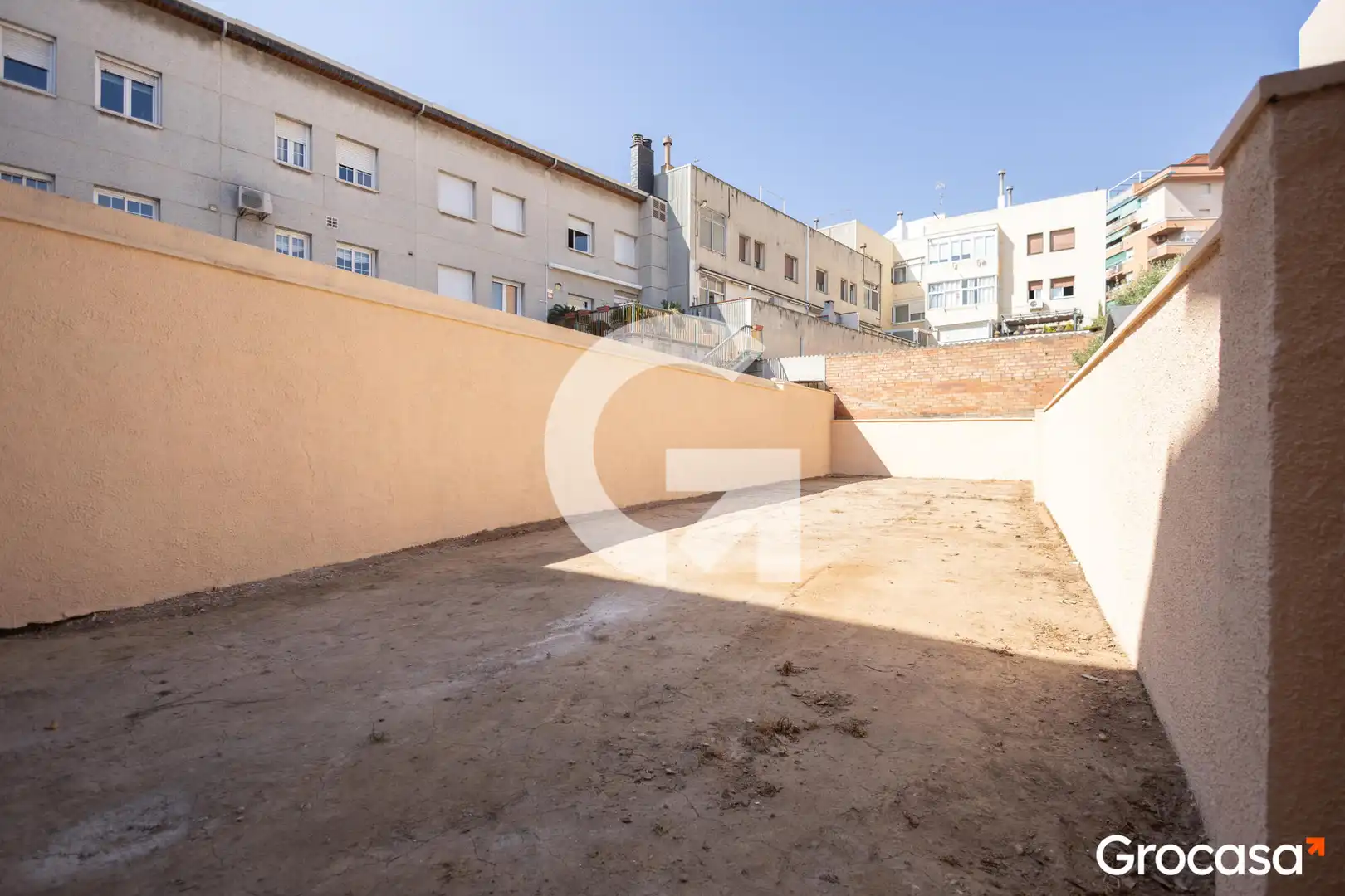 Parkplatz von Erdgeschoss zum Verkauf in Sant Vicenç Dels Horts mit Heizung, Privatgarten und Terrasse