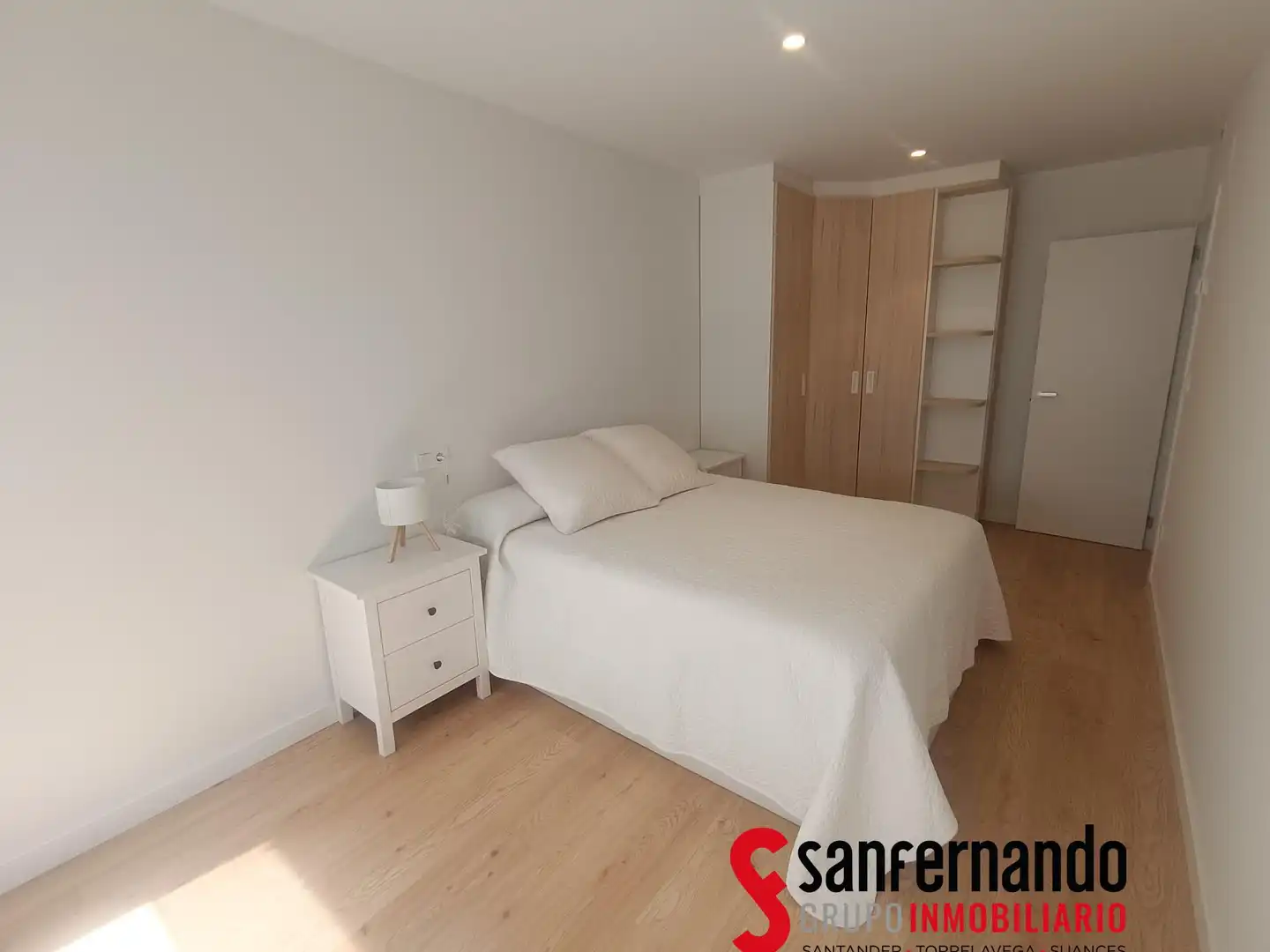 Schlafzimmer von Wohnung zur Miete in Santander mit Heizung, Möbliert und Balkon