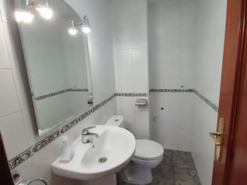 Badezimmer von Wohnung zum Verkauf in Barbastro mit Balkon