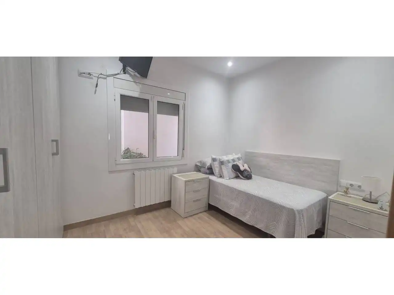 Schlafzimmer von Einfamilien-Reihenhaus zum Verkauf in L'Hospitalet de Llobregat mit Klimaanlage, Heizung und Parkett