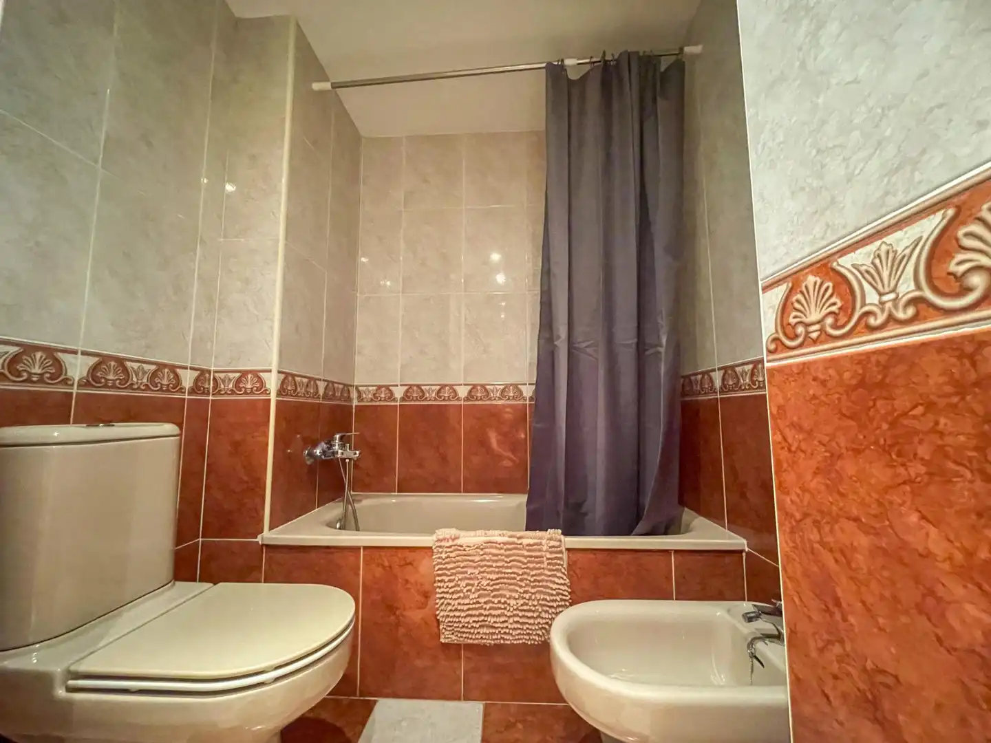 Baño de Piso para compartir en Moncada con Amueblado y Balcón