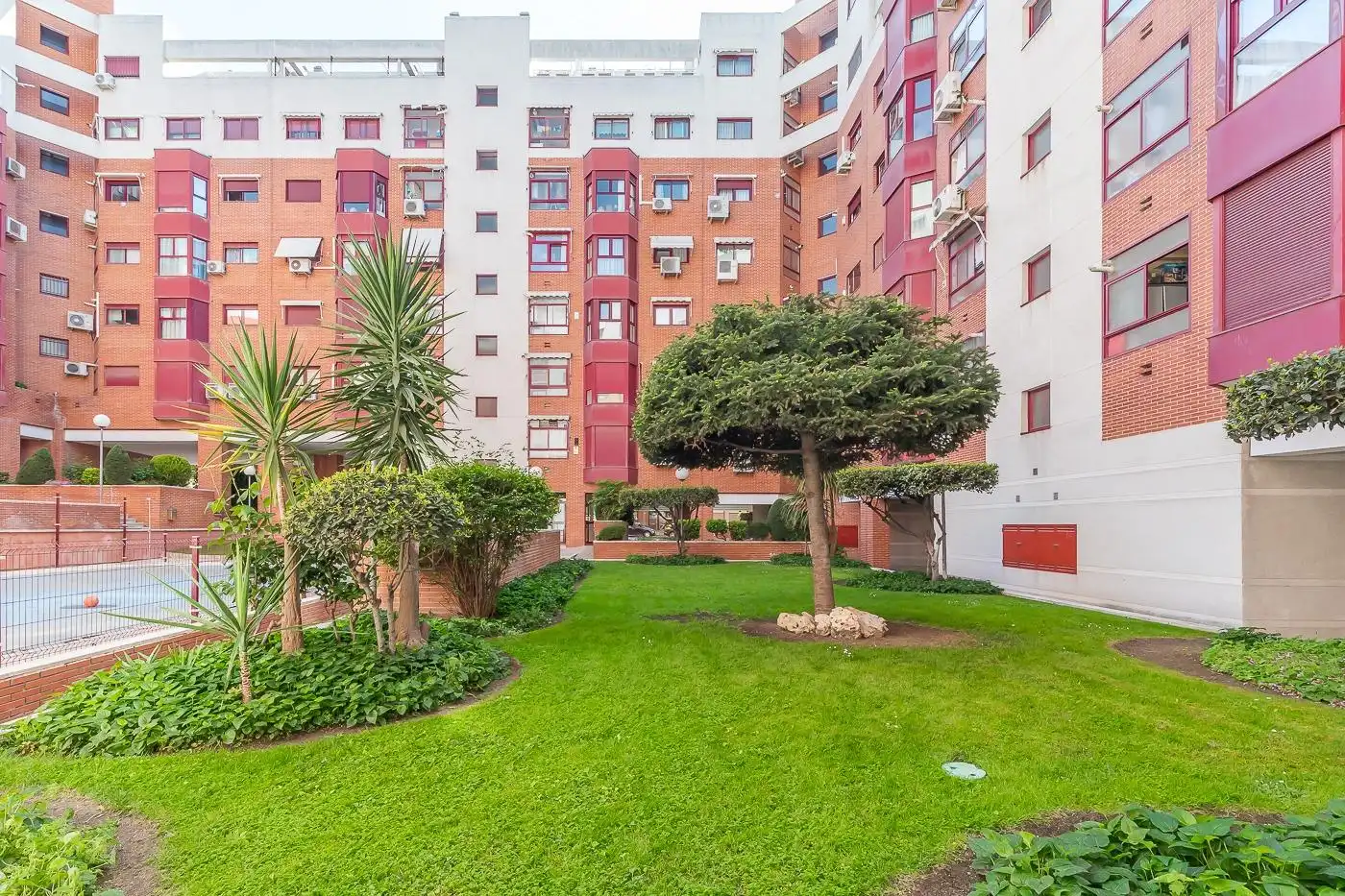 Vista exterior de Ático en venta en Fuencarral - El Pardo