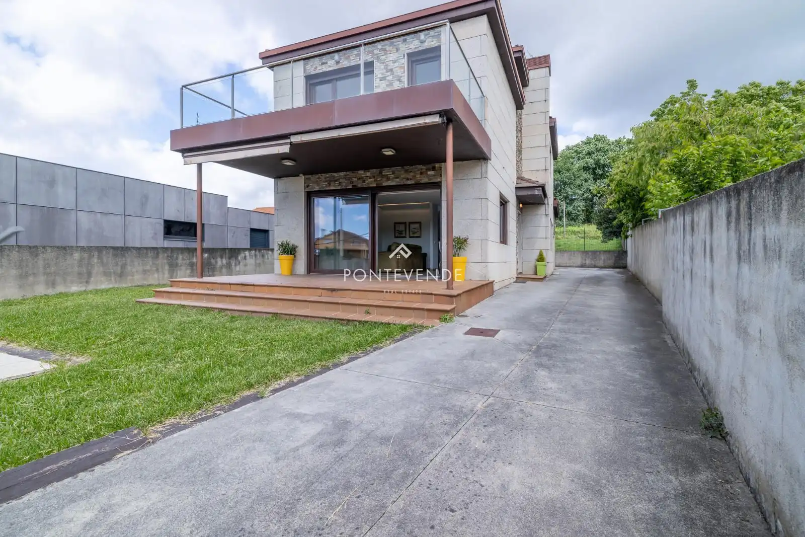 Vista exterior de Casa o chalet en venta en Vigo  con Calefacción, Terraza y Trastero
