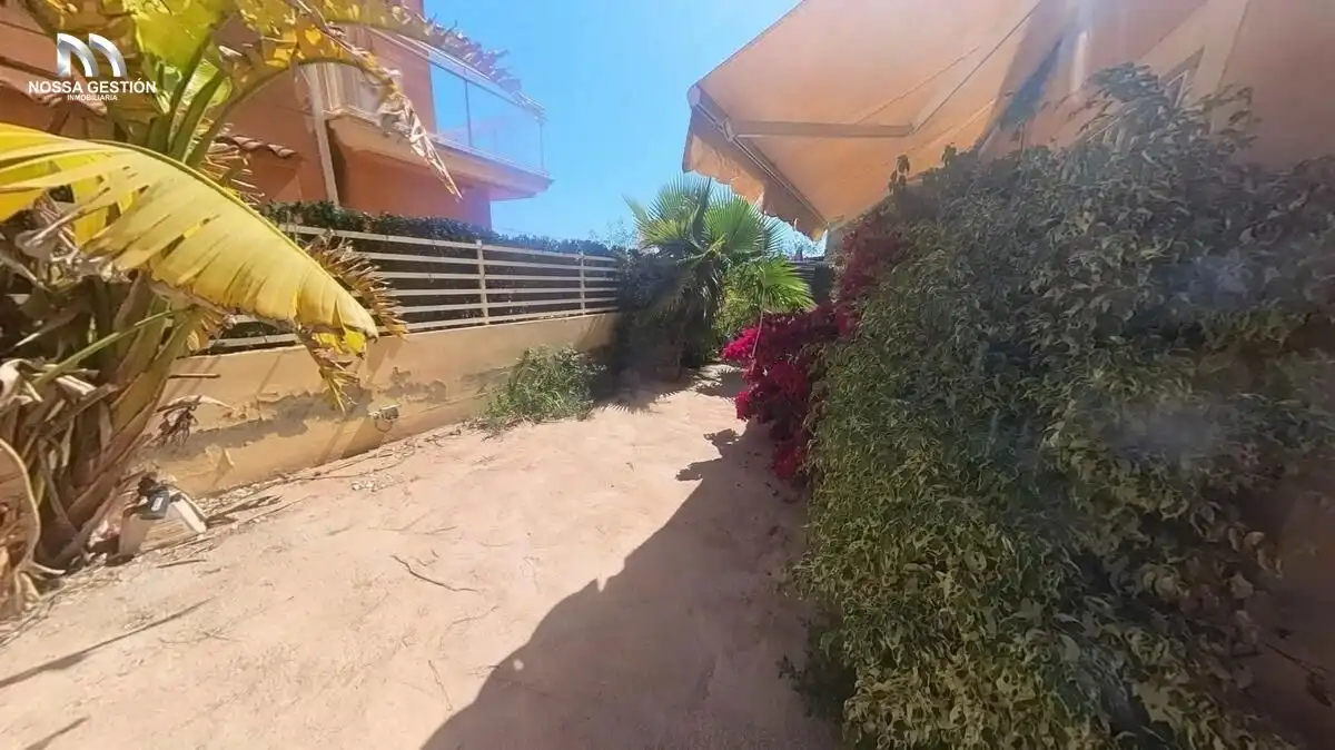 Houses for sale in L'Alfàs del Pi  with Private garden and Balcony