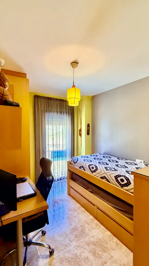 Habitación de Casa adosada en venta en Palau-saverdera con Aire acondicionado, Calefacción y Jardín privado