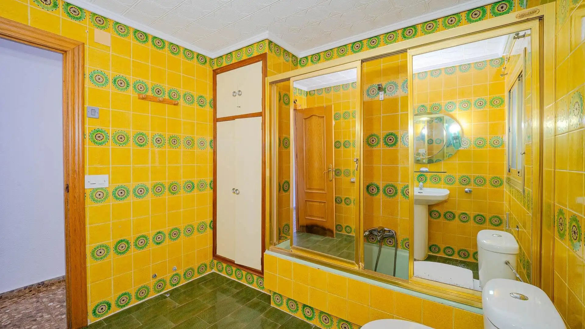 Baño de Casa adosada en venta en Torrevieja con Jardín privado, Terraza y Amueblado