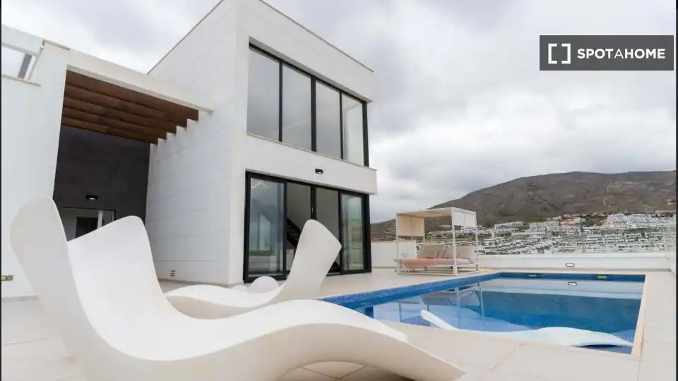Vista exterior de Apartamento para compartir en Finestrat con Aire acondicionado, Terraza y Amueblado