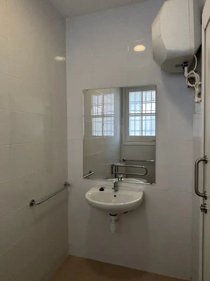 Baño de Local de alquiler en Sabadell
