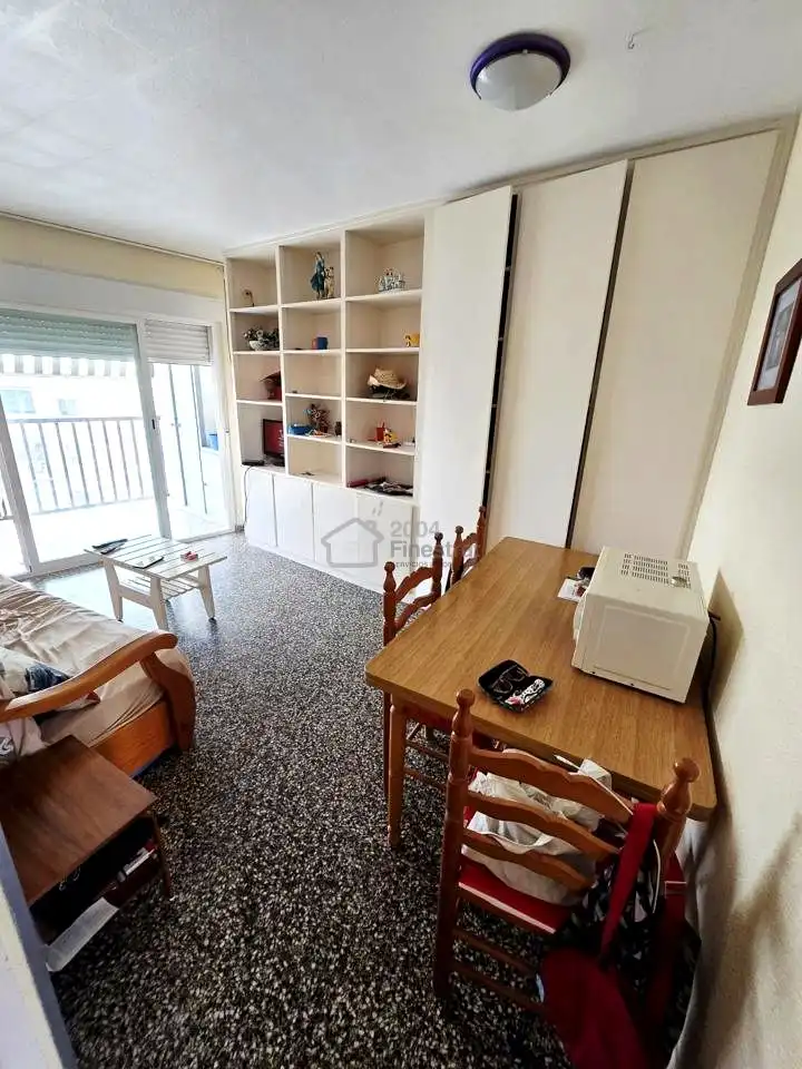 Sala de estar de Apartamento en venta en Benidorm con Terraza, Amueblado y Piscina comunitaria