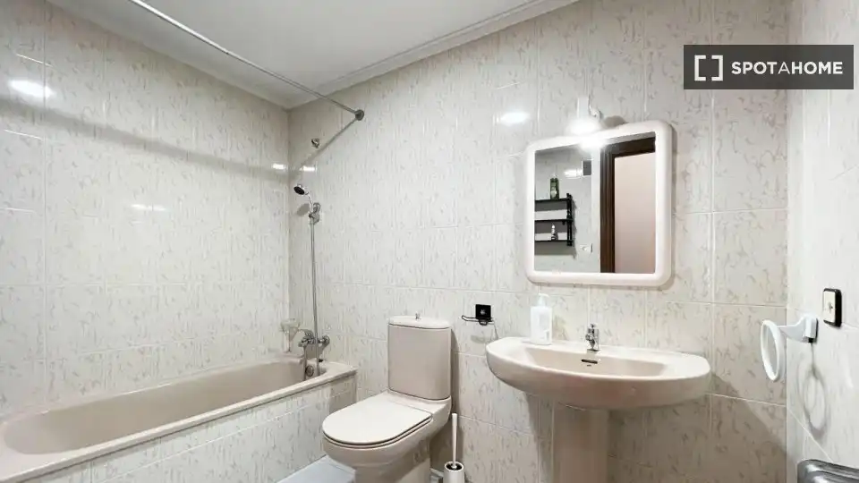Bany de Apartament per a compartir en Salamanca amb Aire condicionat, Terrassa i Moblat