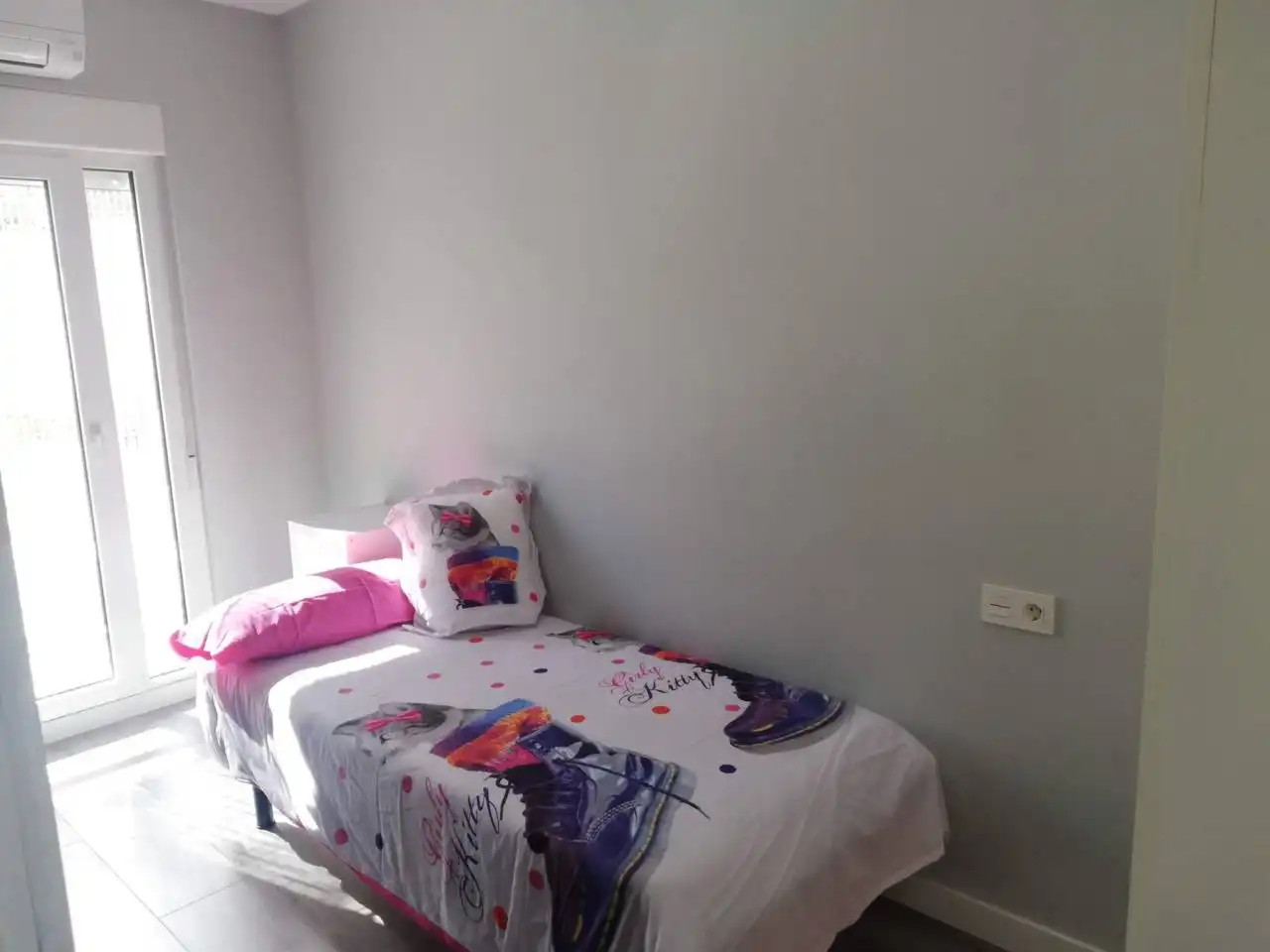 Habitación de Apartamento de alquiler en Burgos con Calefacción, Terraza y Amueblado