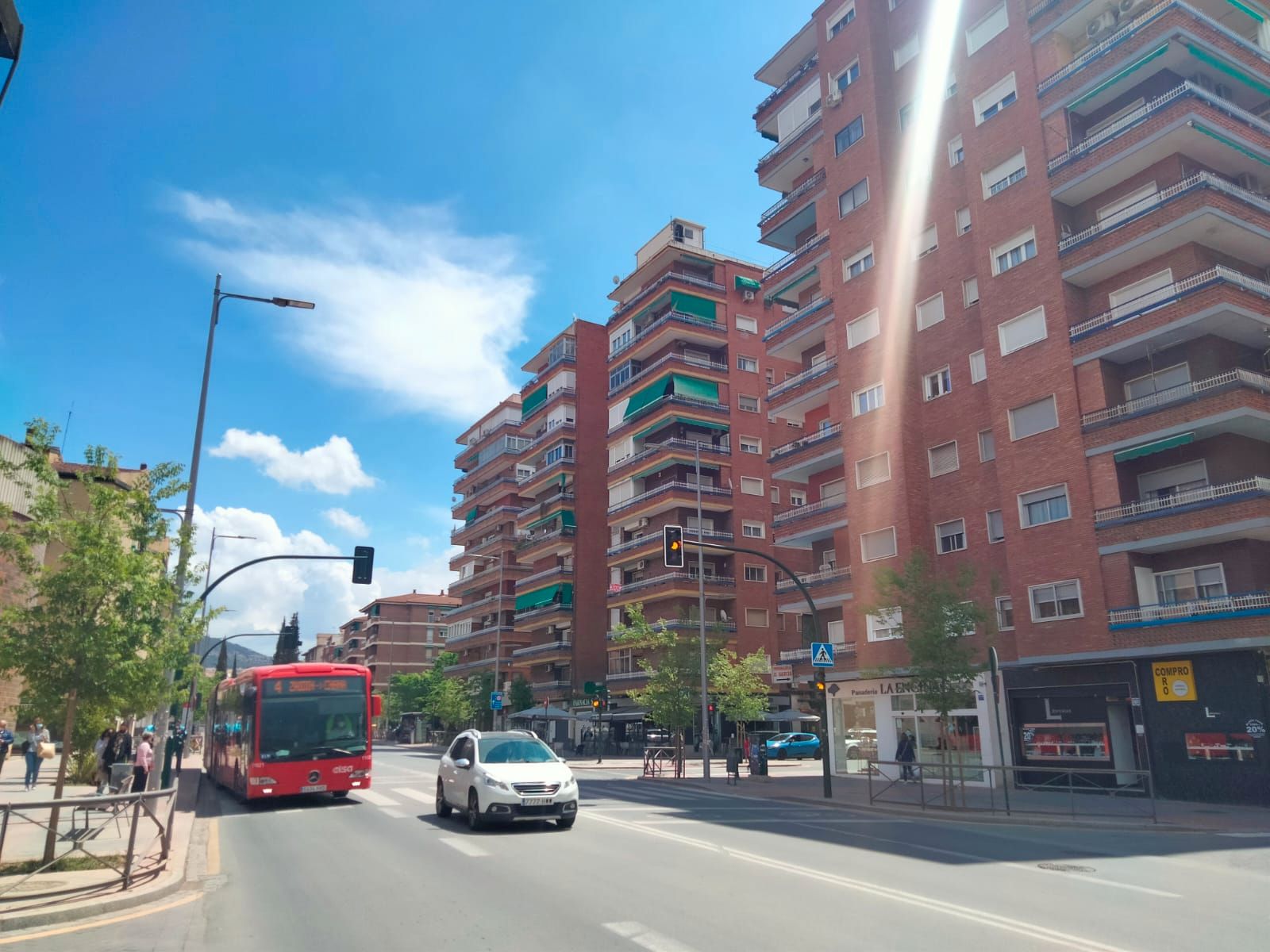 Vista exterior de Local en venta en  Granada Capital