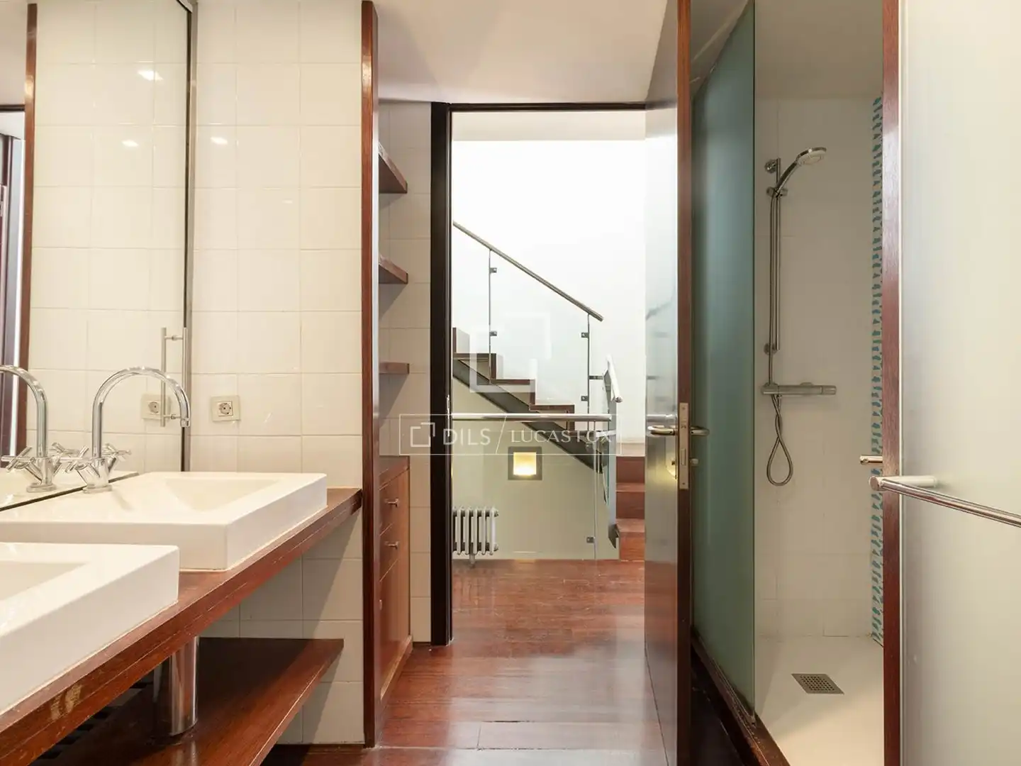 Houses for sale in Barcelona  with Air Conditioner, Terrace and Storage room