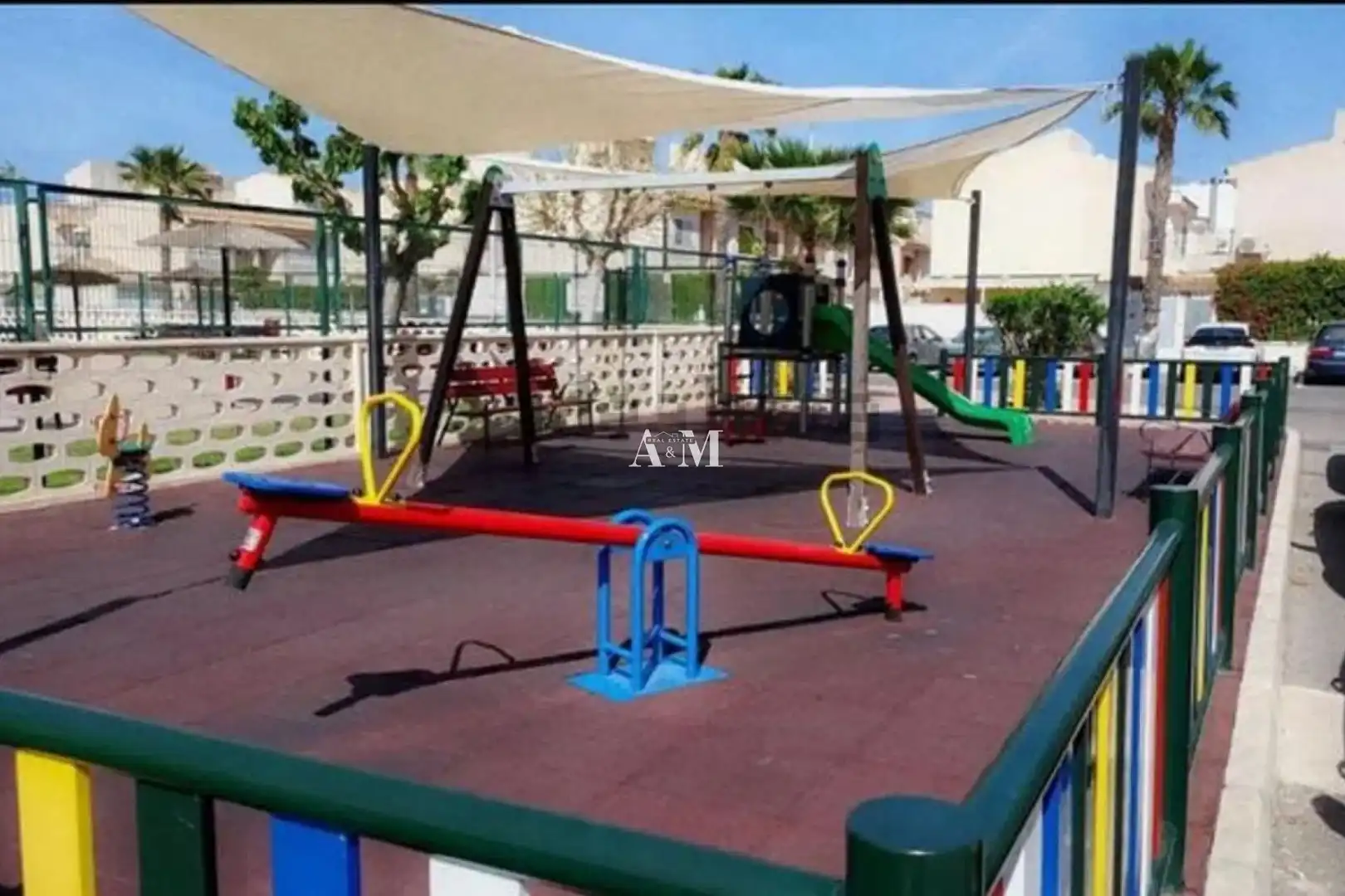 Terrasse von Einfamilien-Reihenhaus zur Miete in Santa Pola mit Klimaanlage, Heizung und Privatgarten