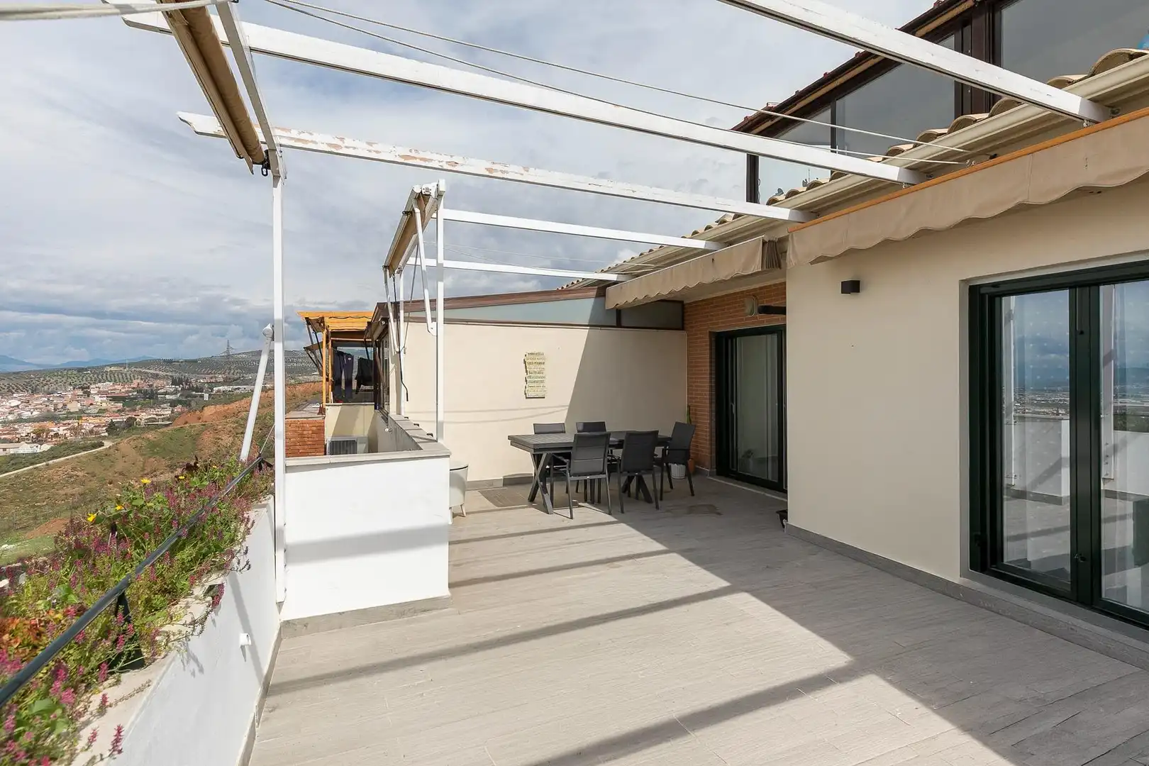 Terraza de Ático en venta en Jun con Aire acondicionado, Calefacción y Jardín privado