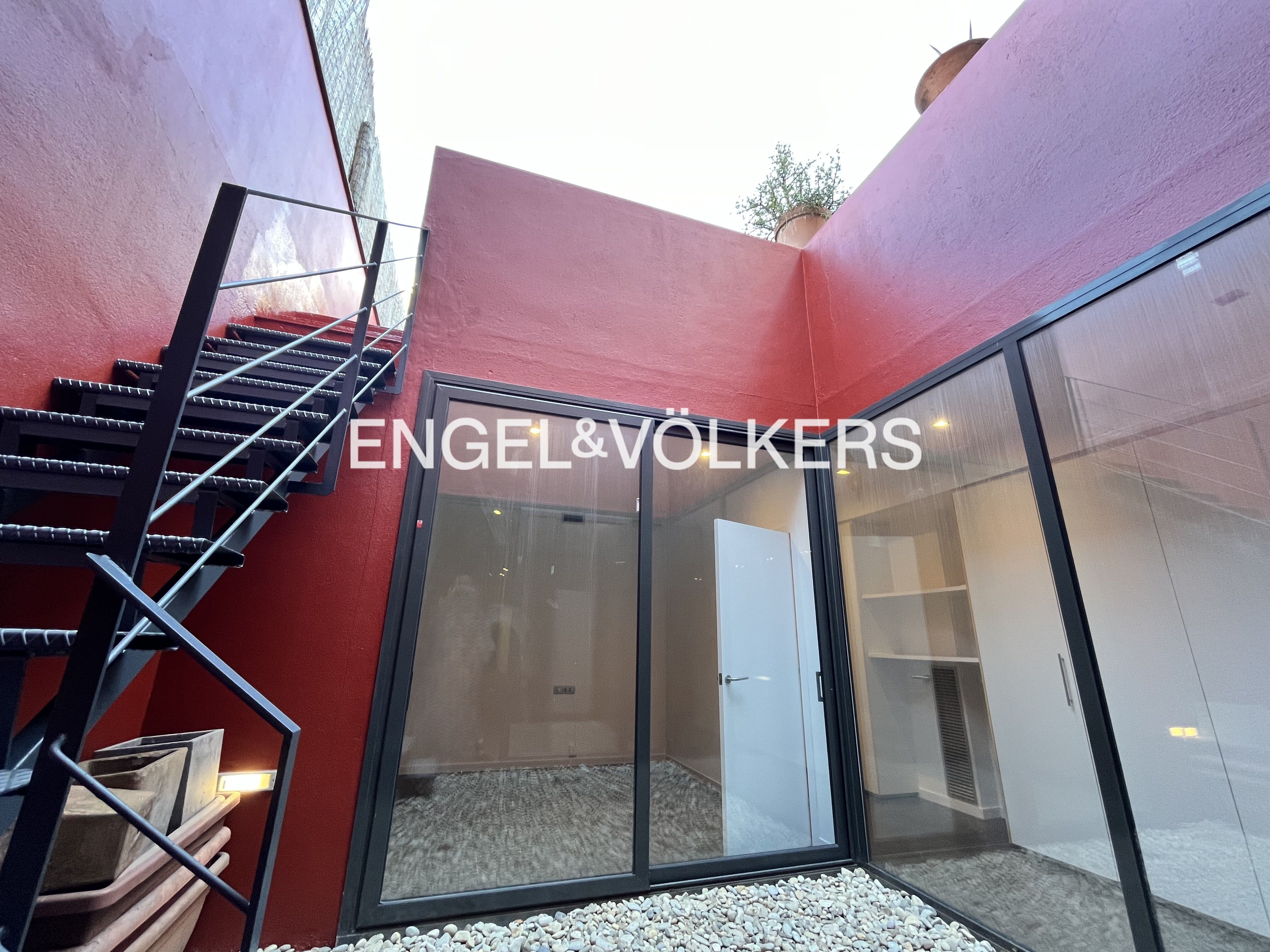 Vista exterior de Local en venda en Sant Adrià de Besòs amb Aire condicionat i Terrassa