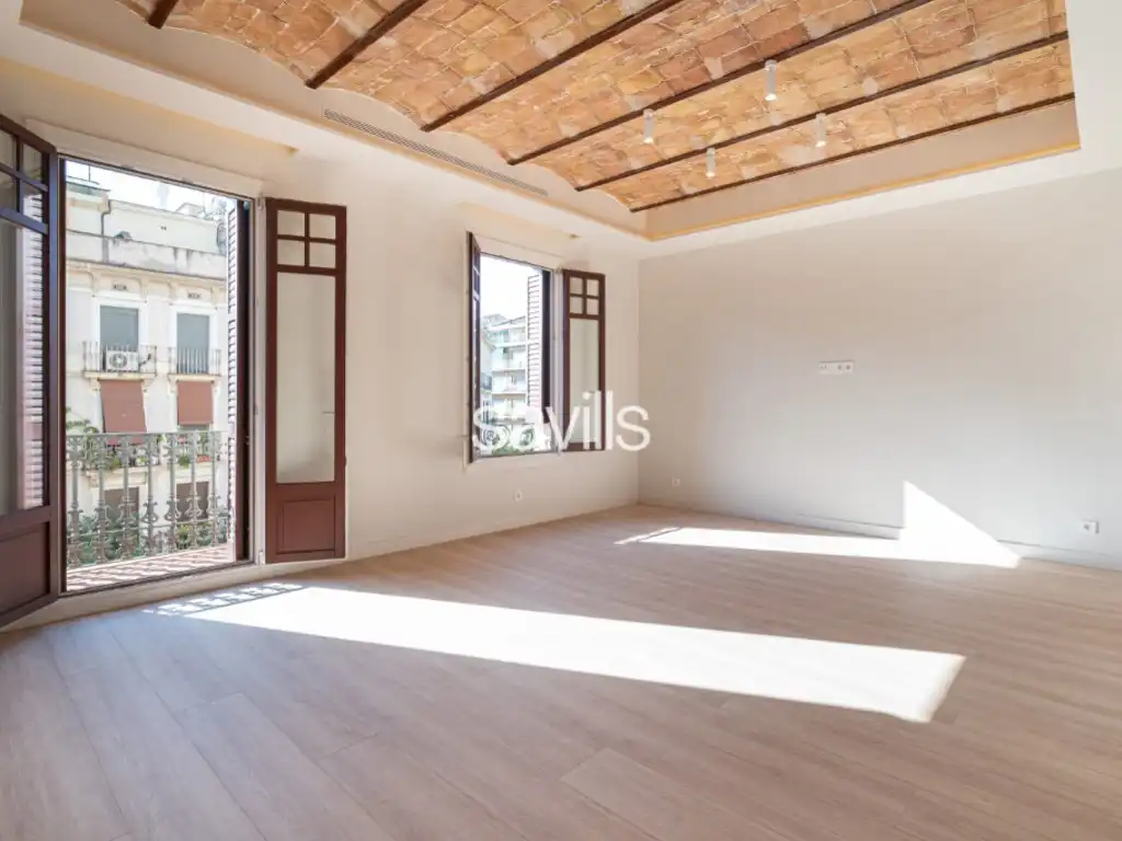 Apartment with terrace for sale in Eixample