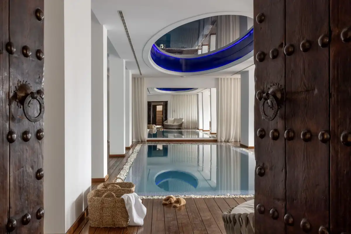 Swimming pool of Detached homes for sale in Benahavís  with Air Conditioner, Terrace and Jacuzzi
