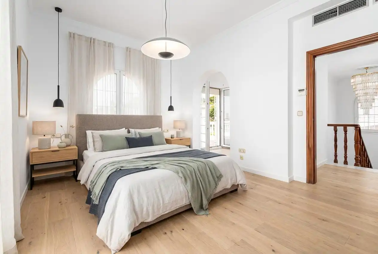 Dormitori de Casa o xalet en venda en Málaga amb Jardí privat, Terrassa i Piscina