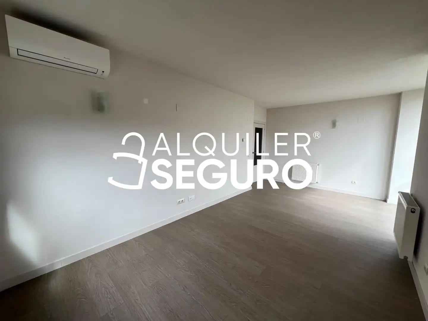 Bedroom of Flat for rent in Fuencarral - El Pardo