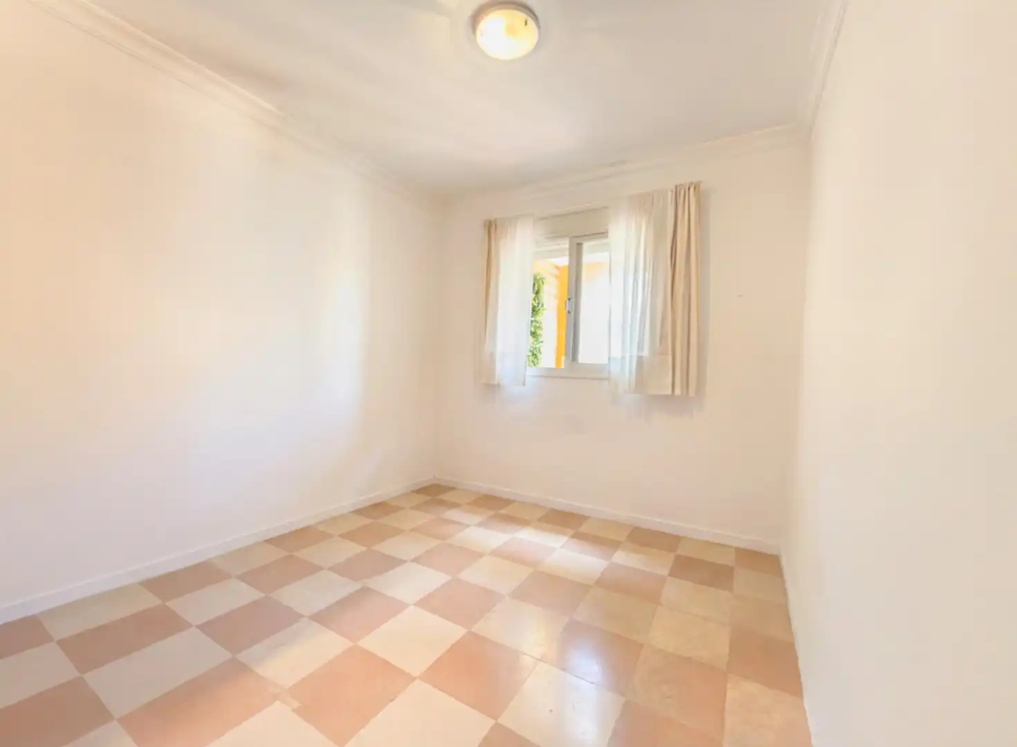 Habitación de Piso en venta en Estepona con Terraza y Balcón