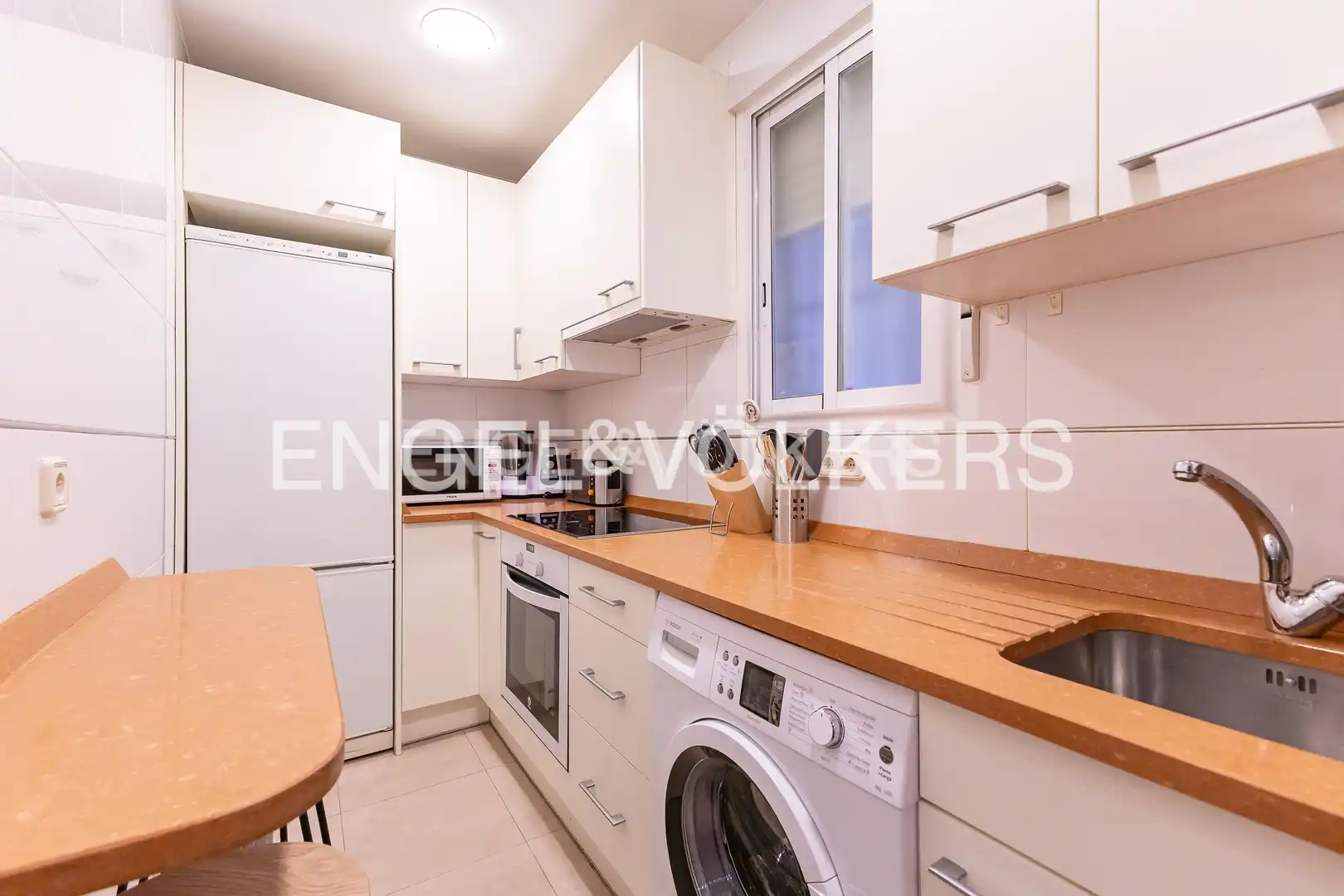 Kitchen of Flat for rent in Madrid  with Air Conditioner, Heating and Parquet flooring