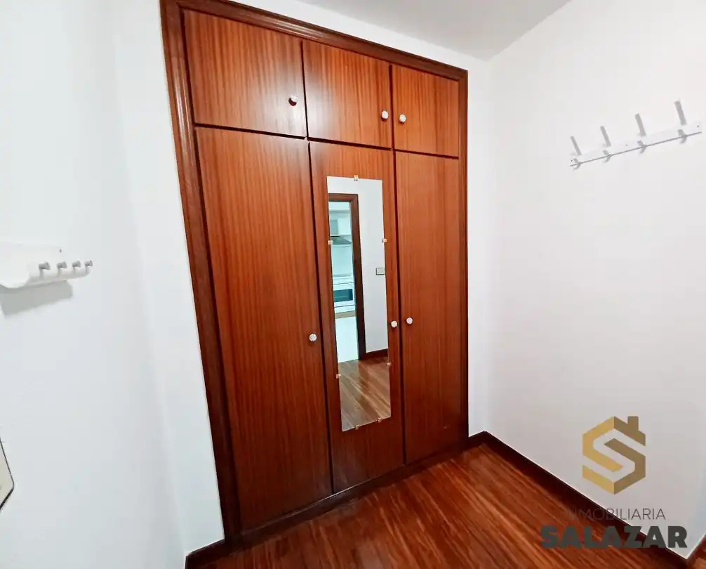 Dormitori de Apartament de lloguer en Bilbao  amb Calefacció, Terrassa i Microones