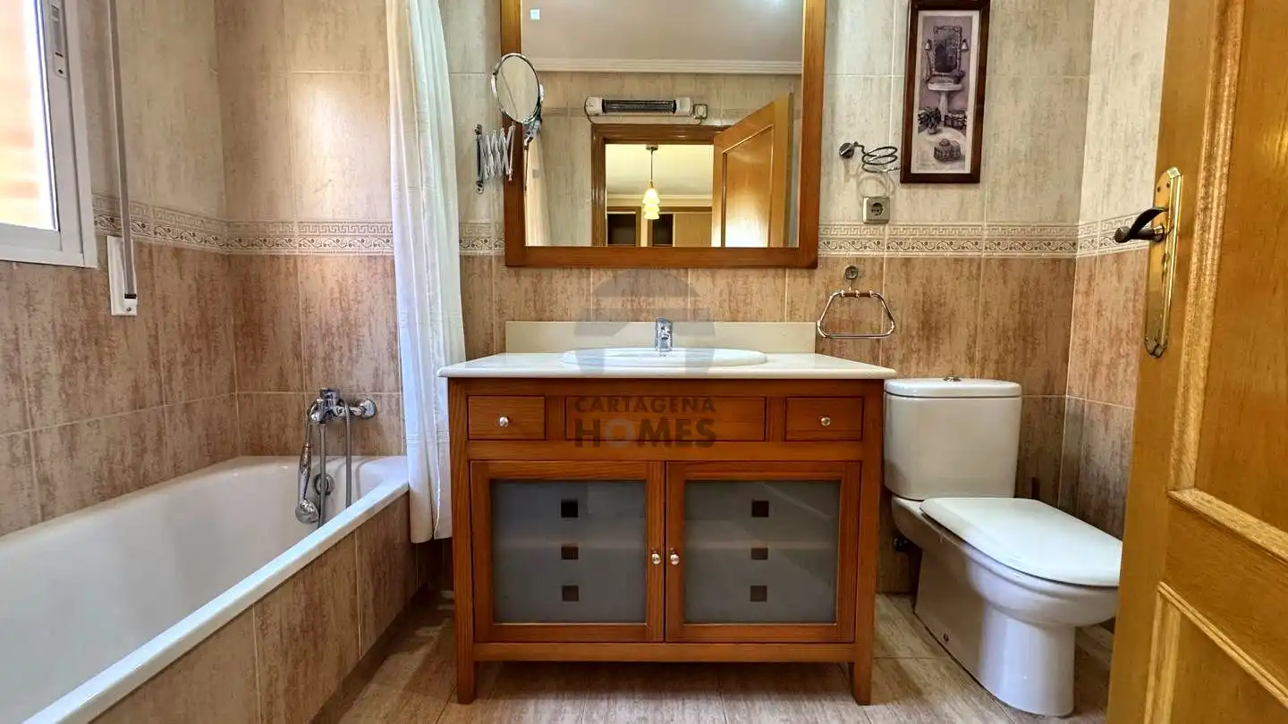 Baño de Ático en venta en Cartagena con Aire acondicionado, Terraza y Amueblado