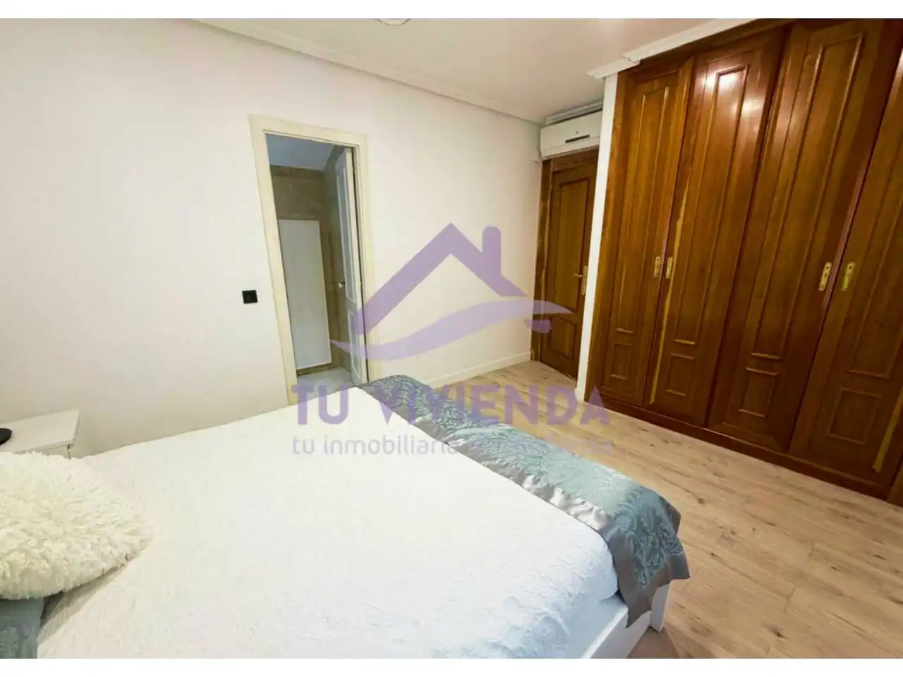 Habitación de Dúplex en venta en Valladolid con Aire acondicionado, Calefacción y Amueblado