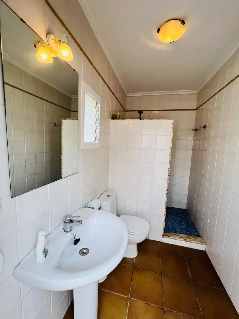 Bany de Casa o xalet en venda en Elche / Elx amb Jardí privat, Terrassa i Traster