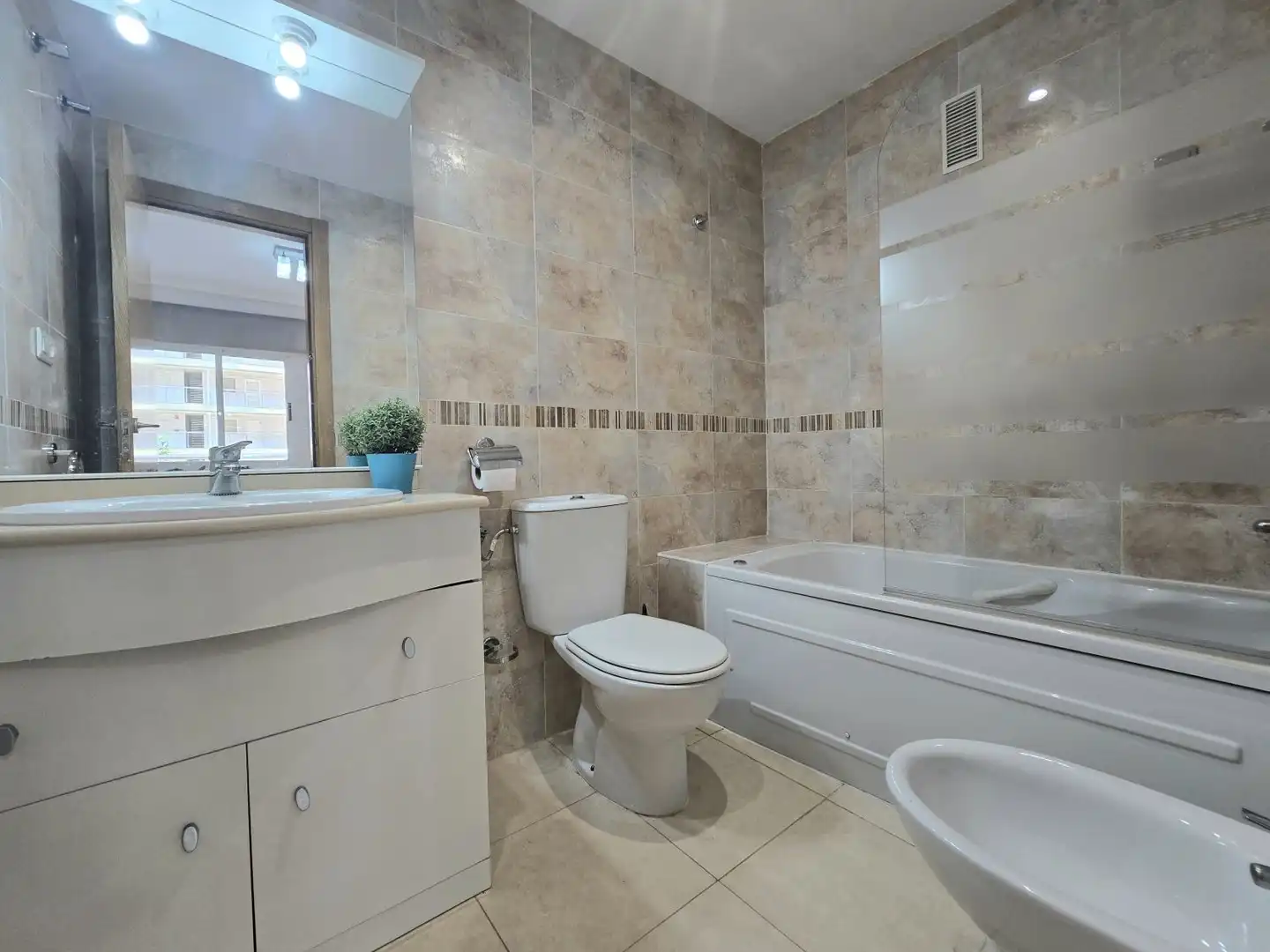 Apartament amb terrassa en venda a AMPLARIES 37, imagen 28