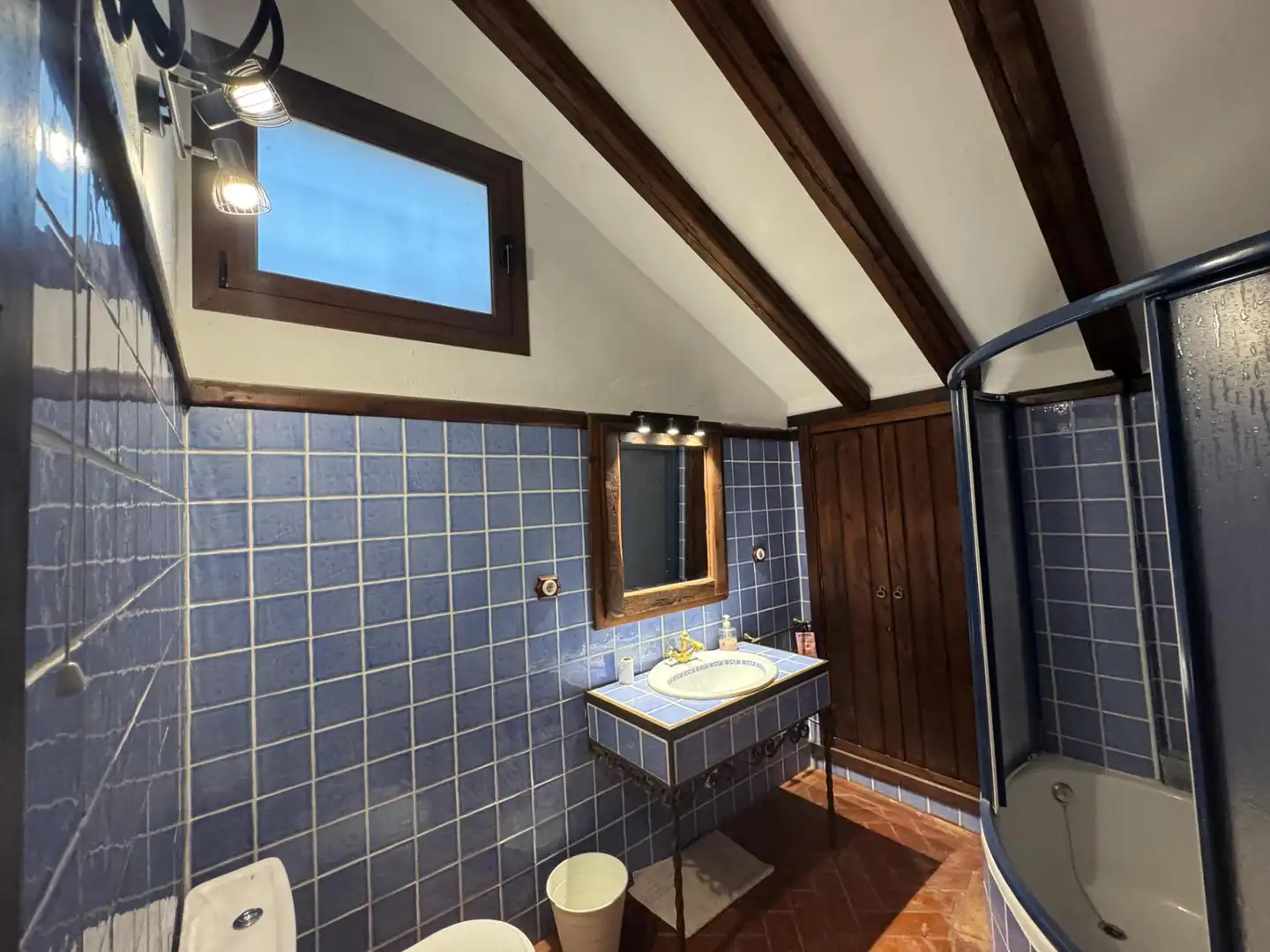 Bany de Casa o xalet en venda en Marbella amb Jardí privat, Terrassa i Piscina