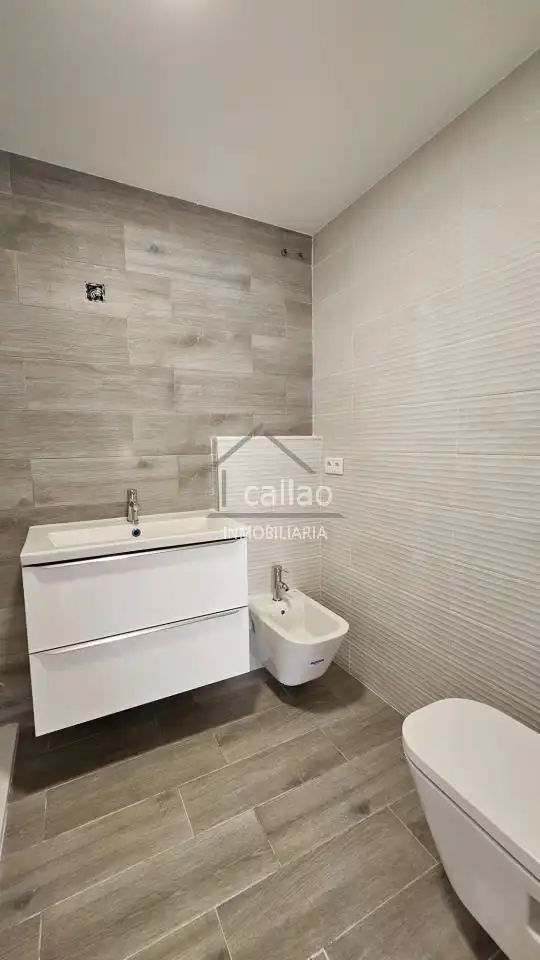 Baño de Piso en venta en Ferrol con Calefacción y Trastero