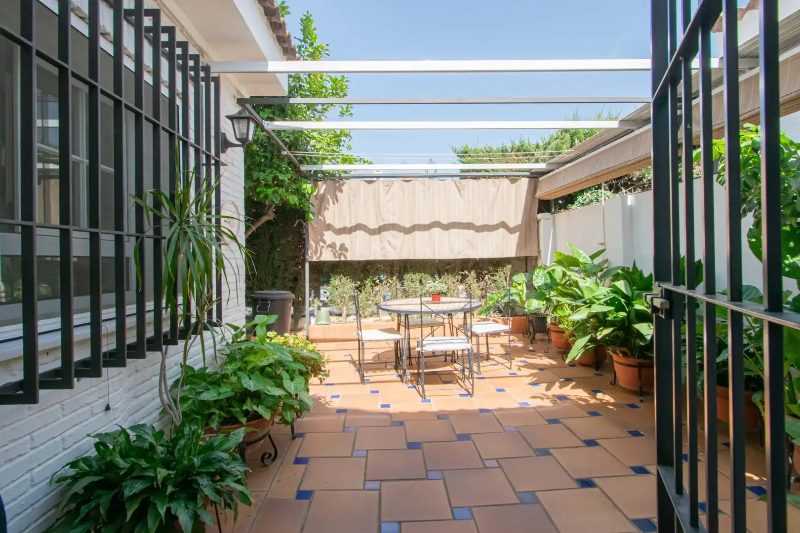 Terrassa de Casa o xalet en venda en Gines amb Aire condicionat, Calefacció i Jardí privat