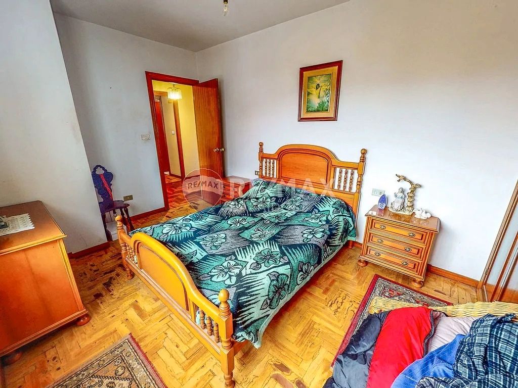 Dormitori de Pis en venda en Vigo  amb Calefacció, Parquet i Traster