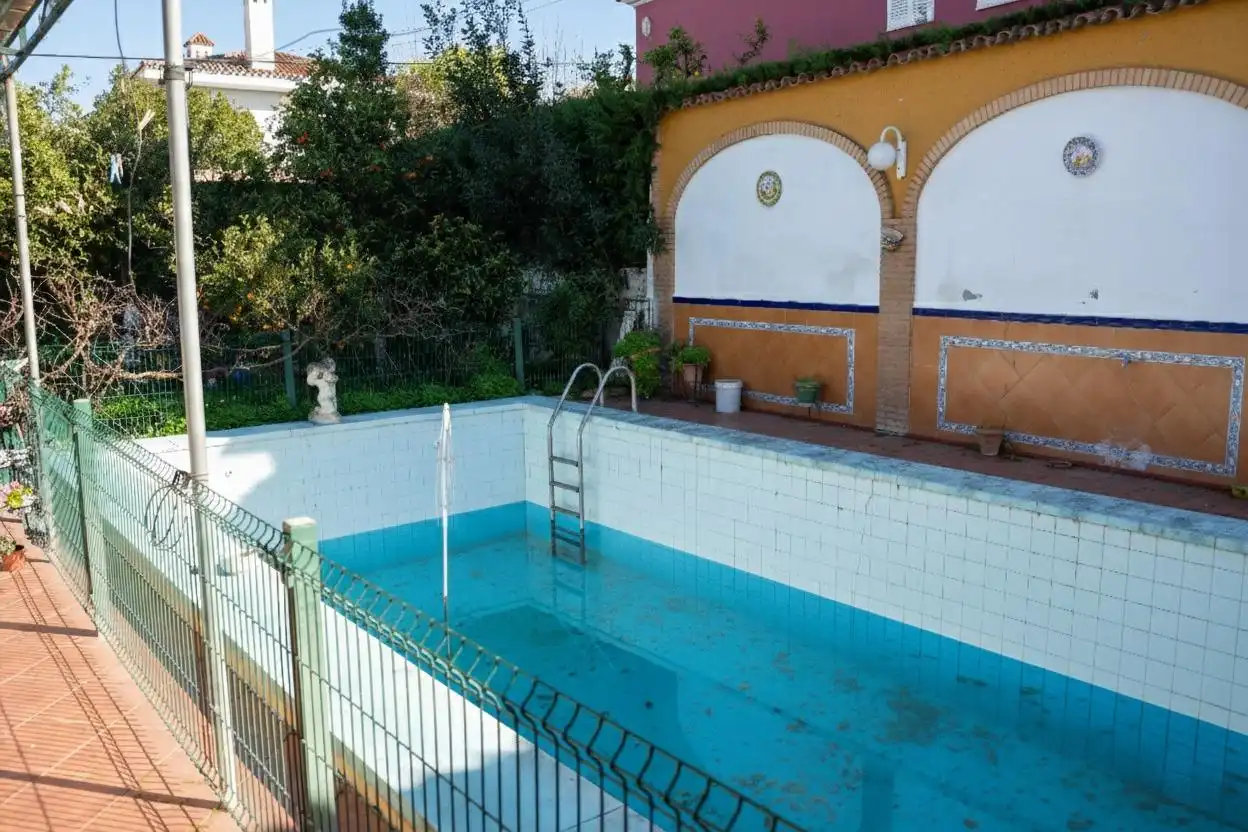 Swimming pool of Houses for sale in Gines  with Air Conditioner, Heating and Private garden
