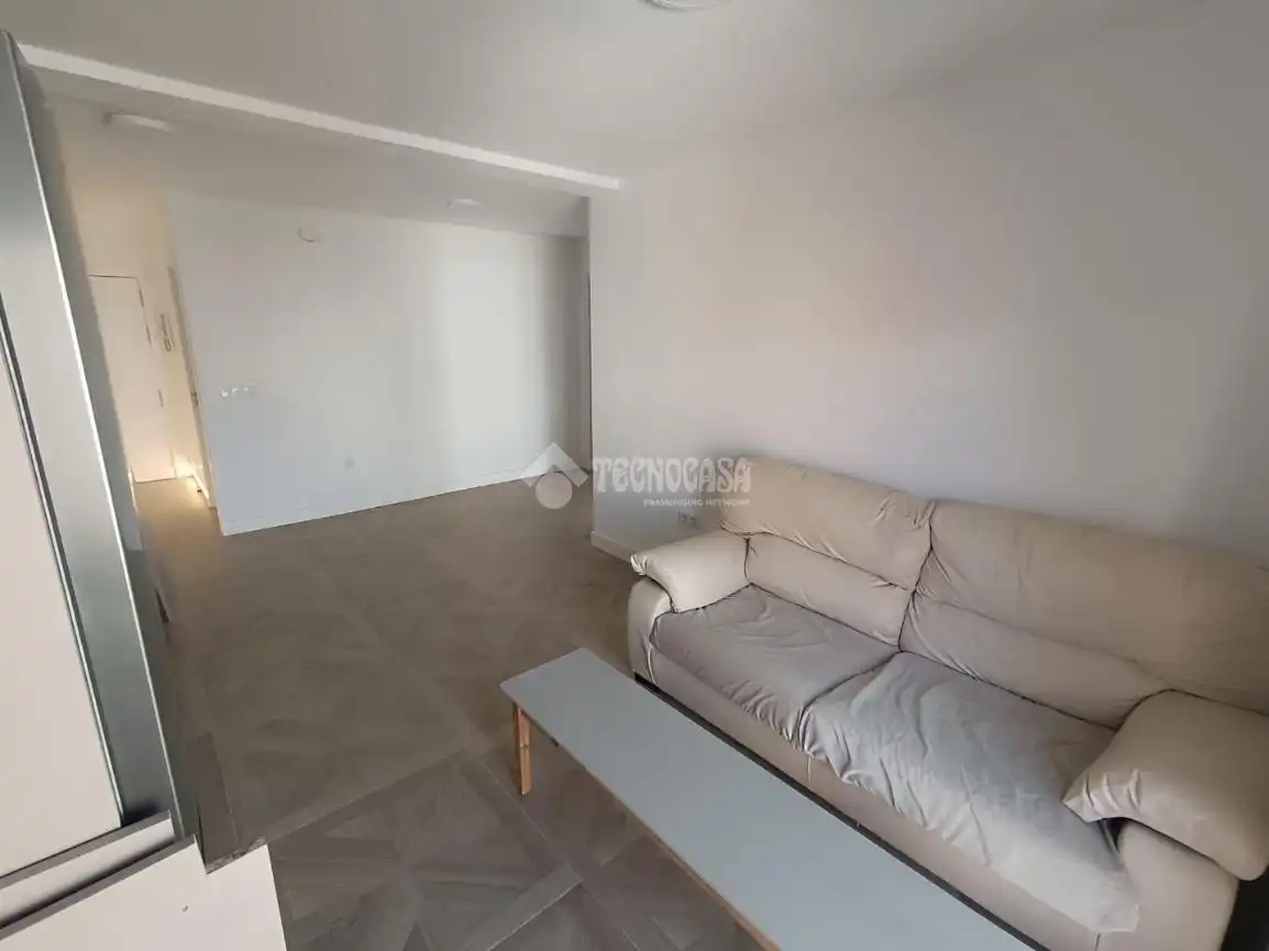 Living room of Flat for rent in Sevilla  with Air Conditioner and Balcony