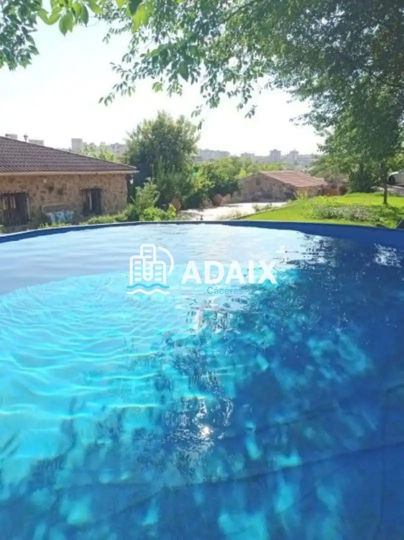 Piscina de Casa o xalet en venda en Cáceres amb Aire condicionat i Terrassa